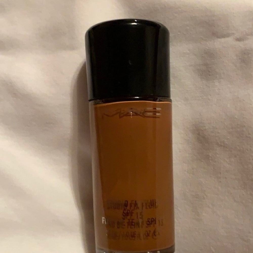 MAC Studio Fix Fluid NW38